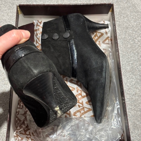 Black suede and leather heeled booties Adrienne Vittadini - Picture 5 of 10